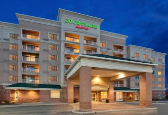 Courtyard by Marriott Toronto Markham allows 18 year olds to book a room