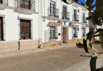 Hostal PILAS ALCARAY  N allows 18 year olds to book a room