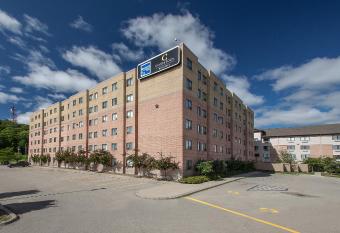 Residence & Conference Centre - Kitchener-Waterloo allows 18 year olds to book a room