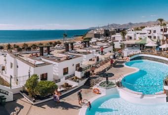 Apartamentos Mora  a has Balcony rooms