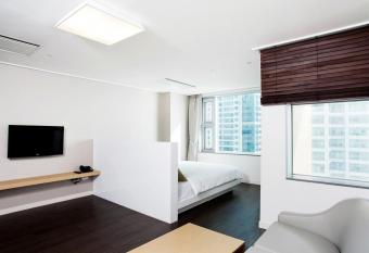 Hanwha Resort Haeundae allows 18 year olds to book a room