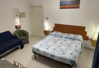 B&B del Corso - Affittacamere GIULIANOVA allows 18 year olds to book a room