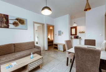 Deluxe Hotel allows 18 year olds to book a room