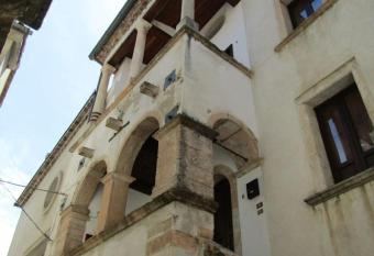 Magnifica Casa has Balcony rooms