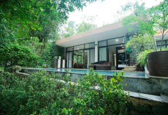 Flamingo Villa Owner_ Villa in      i L   i V  nh Ph  c has rooms with a private hot tub