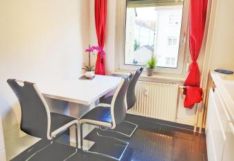 Apartment in center allows 18 year olds to book a room