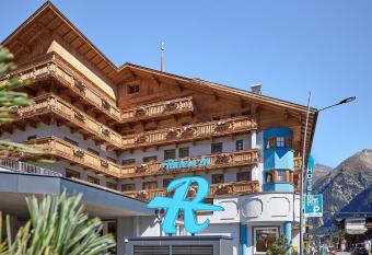 Riders In has Balcony rooms