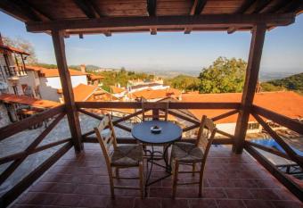 Hotel Complex Pierion Musses has rooms with a private hot tub