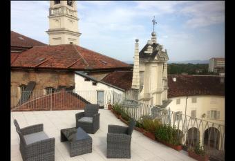 La Terrazza sulla Venaria Reale has Balcony rooms