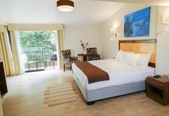 Golden Sunrise Machupicchu has rooms with a private hot tub