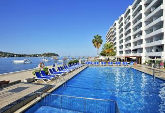 Globales Verdemar allows 18 year olds to book a room