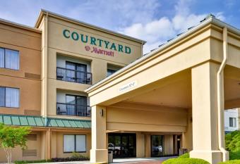 Courtyard by Marriott Dalton allows 18 year olds to book a room