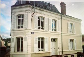 Le gouverneur, chambre d h  tes 23 m2 et sa salle de bain allows 18 year olds to book a room