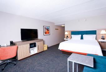 Hampton Inn & Suites TampaoWesley Chapel has rooms with a private hot tub