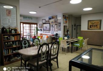 David Hostel allows 18 year olds to book a room