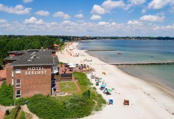 Hotel Seelust allows 18 year olds to book a room