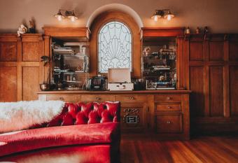 Ember Hostel has Balcony rooms