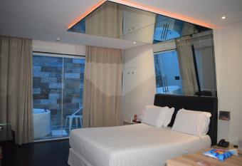 Eros Hotel CDU (Adults Only) allows 18 year olds to book a room