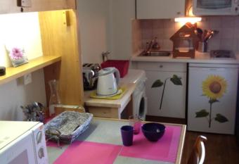 Residence Cybele  has rooms with a private hot tub