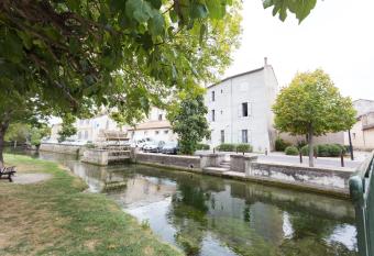 studio Vaucluse allows 18 year olds to book a room