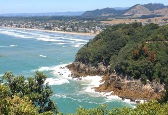 Waihi Beach Getaway-Studio, Ensuite & Private Deck allows 18 year olds to book a room