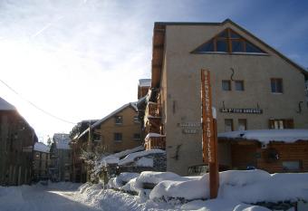 La Ptite Auberge has Balcony rooms