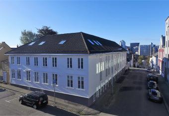 Stavanger Housing Hotel allows 18 year olds to book a room