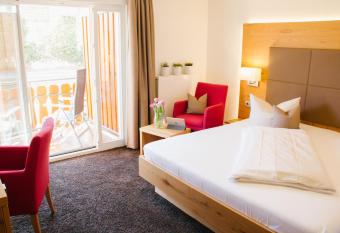 Hotel-Restaurant Sennh  tte im Herzen des S  dschwarzwalds has Balcony rooms