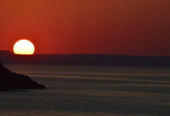 Koumpe Blue Sea View Apartment (2) allows 18 year olds to book a room