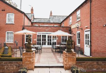 The Limes Hotel allows 18 year olds to book a room