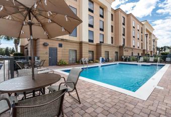 Hampton Inn & Suites Navarre allows 18 year olds to book a room