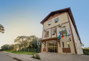 Hotel Petrov allows 18 year olds to book a room