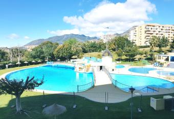 Jupiter Estudio allows 18 year olds to book a room