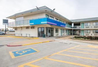 Regency Inn Tulsa has Smoking rooms