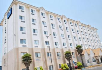 Microtel Inn and Suites by Wyndham Toluca has Smoking rooms