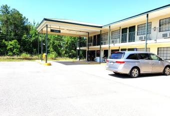 Motel 103 allows 18 year olds to book a room