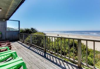 Cape Cod Cottages has Balcony rooms