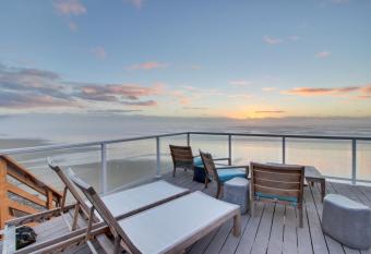 The Oceanside Inn has Balcony rooms