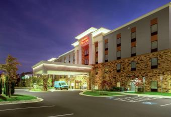 Hampton Inn & Suites Glenarden/Washington DC allows 18 year olds to book a room