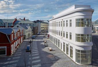 Reykjavik Konsulat Hotel, Curio Collection By Hilton allows 18 year olds to book a room