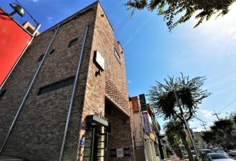 Guest House Brick allows 18 year olds to book a room