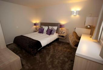 Hotel Edenpark allows 18 year olds to book a room