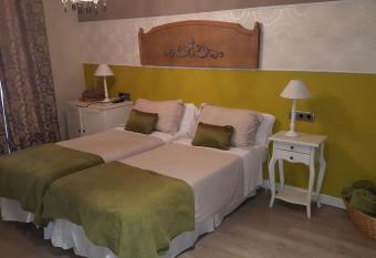 El Encanto del Moncayo allows 18 year olds to book a room