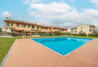 Villa Calmasino - Swimming Pool and Garda Lake has Balcony rooms