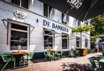 Hotel Restaurant De Bankier allows 18 year olds to book a room