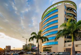 Wyndham Garden Guayaquil allows 18 year olds to book a room
