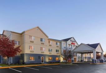 Fairfield Inn & Suites by Marriott Mankato allows 18 year olds to book a room