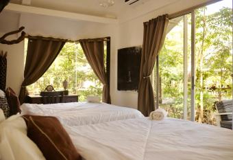 Dreamcatcher Eco Lodge allows 18 year olds to book a room