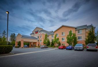 Fairfield Inn & Suites by Marriott Burlington allows 18 year olds to book a room