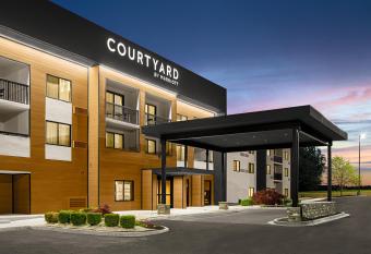 Courtyard by Marriott Paducah has Balcony rooms